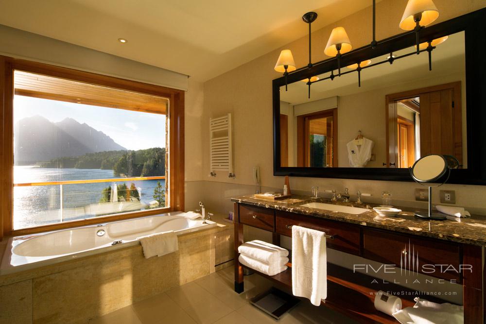 Deluxe Moreno Lake Suite Bathroom