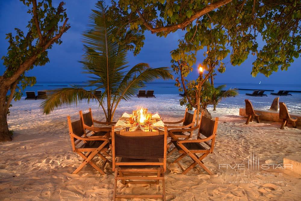 Outdoor dining at Constance Moofushi Maldives