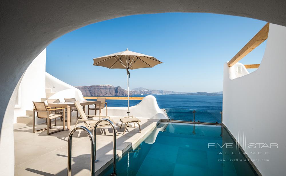 Private pool at Elite Luxury Suites Santorini