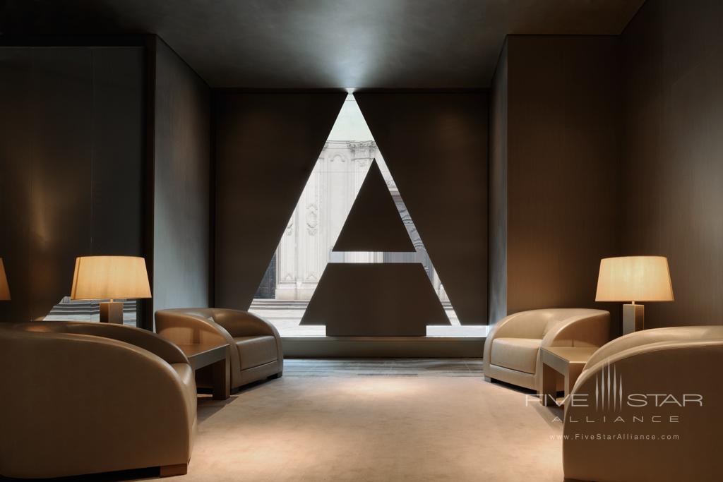 Welcome lounge at Armani Hotel Milano