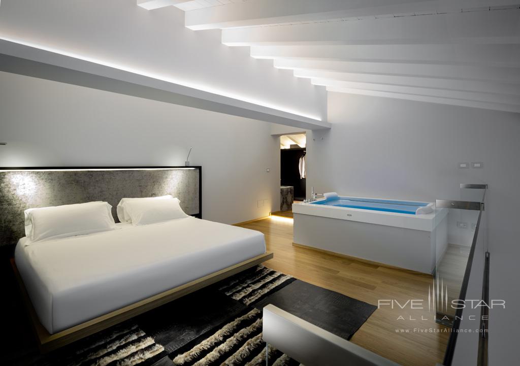 Suite at Villa Neri Resort &amp; Spa, Italy