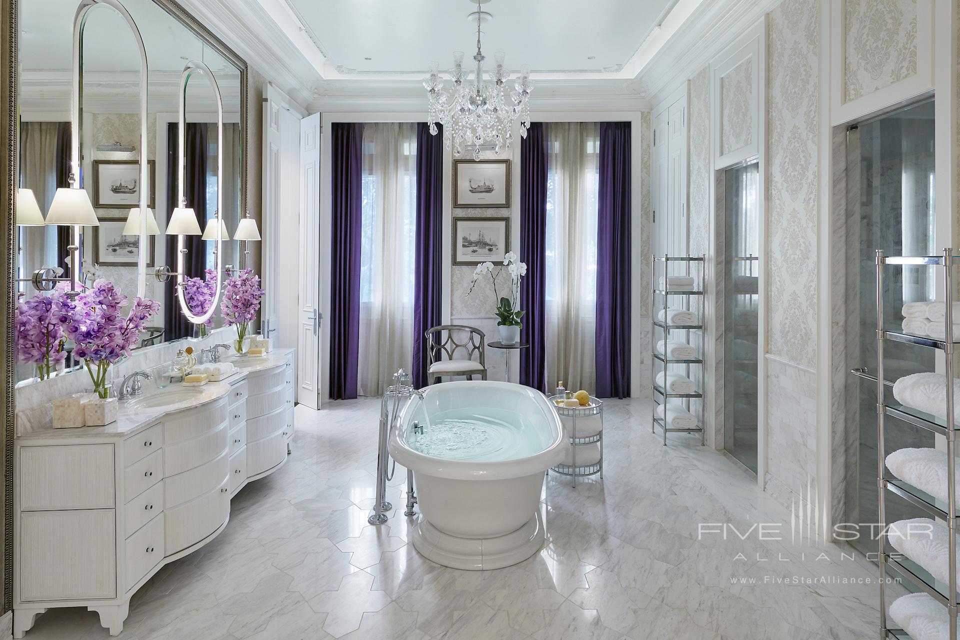 Suite Royal Bathroom